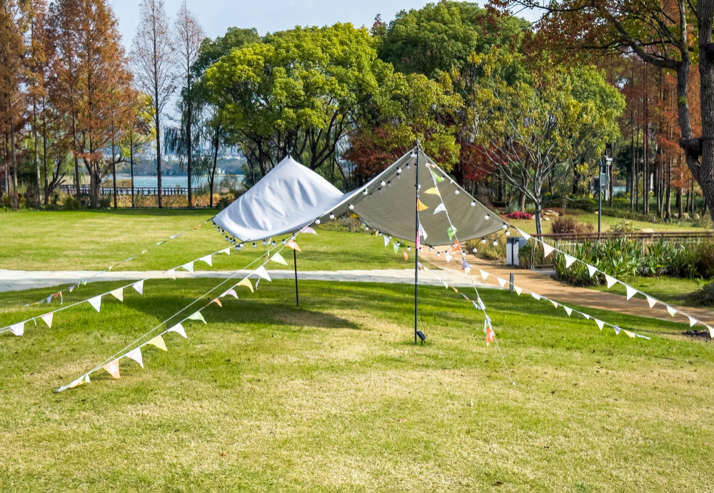 l'installation d'une toile triangulaire dans votre jardin