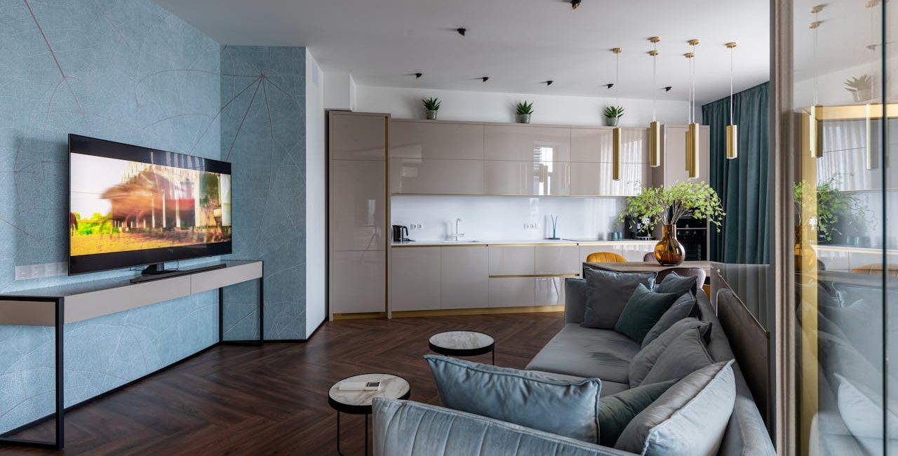 Cuisine ouverte sur le salon pour bien optimiser cet espace convivial